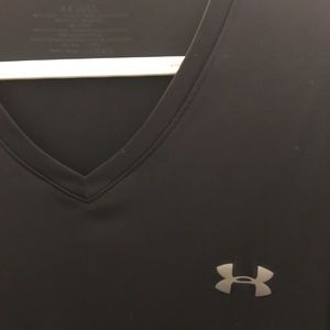 Men’s under armour V neck